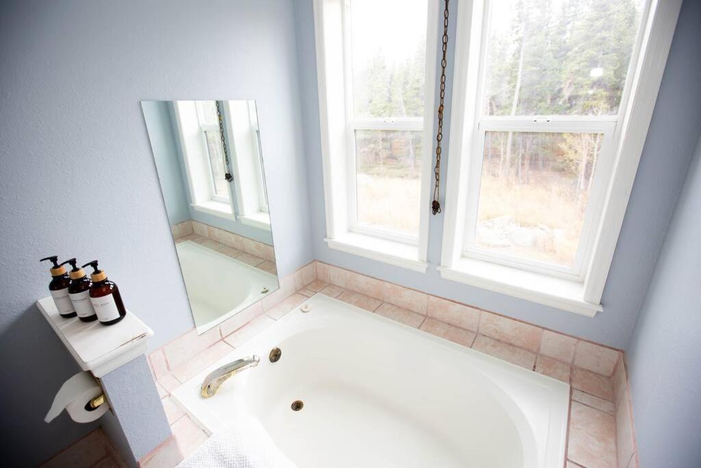 Little Gem Lodge Unique Mtn A-Frame W Hot Tub Black Hawk Bagian luar foto